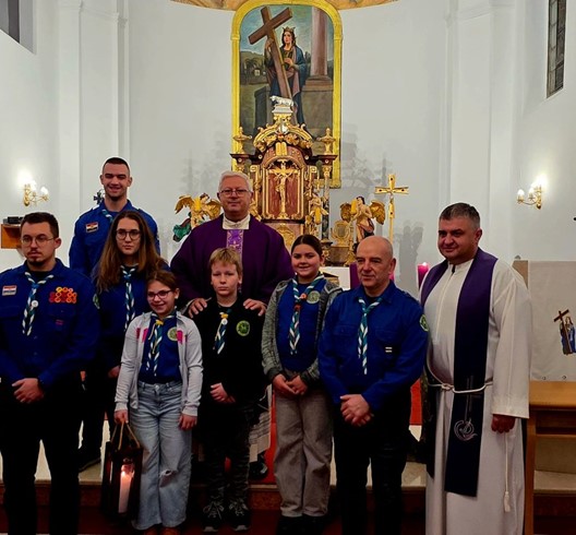 Izviđači iz Duge Rese donijeli Betlehemsko svjetlo u župu Zabok